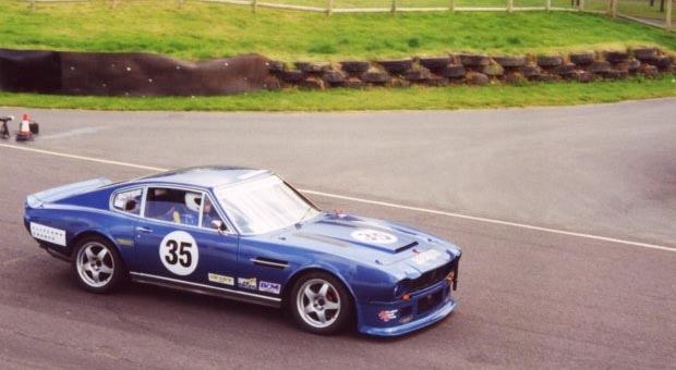  Aston Martin Vintange racing days Aston Martin V8 